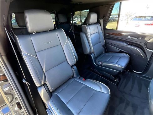 Used 2024 Cadillac Escalade Premium Luxury image 18