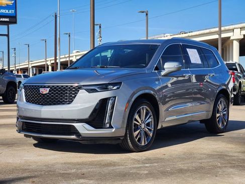 Used 2025 Cadillac XT6 Premium Luxury FWD image 3