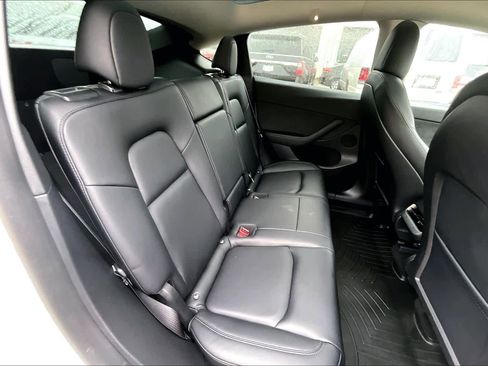 Used 2021 Tesla Model Y Long Range image 19