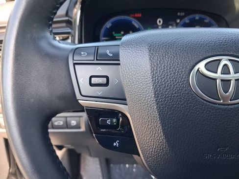 Used 2025 Toyota Camry XSE FWD image 17