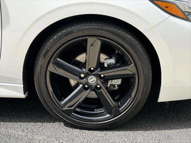 Used 2023 Nissan Sentra SR w/ Electronics Package FWD image 8