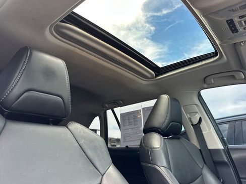 Used 2021 Toyota RAV4 XLE Premium image 18