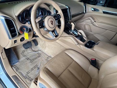 Used 2016 Porsche Cayenne image 31