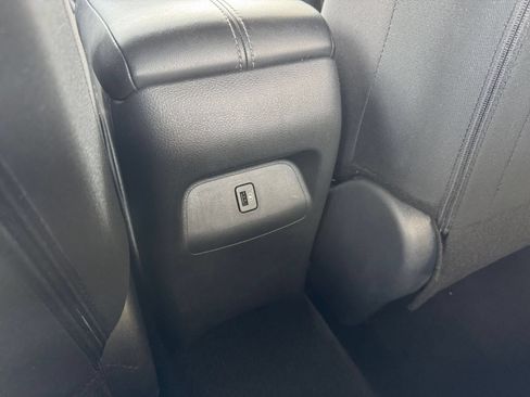 Used 2025 Nissan Sentra SV FWD image 22