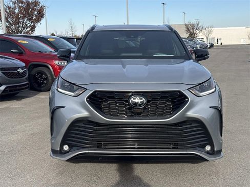 Used 2024 Toyota Highlander XSE image 2