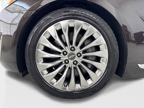 Used 2019 Genesis G90 3.3T Premium RWD image 51