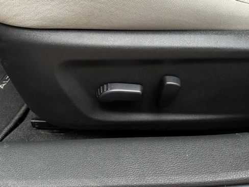 Used 2025 Nissan Altima 2.5 SV FWD image 11