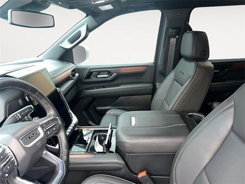 Used 2025 GMC Yukon XL Denali image 8
