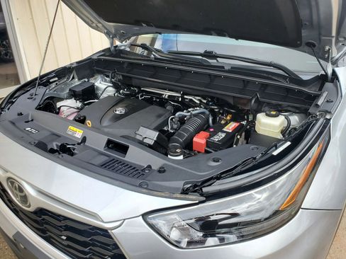 Used 2022 Toyota Highlander XLE FWD image 56