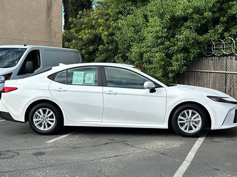 Used 2025 Toyota Camry LE image 6