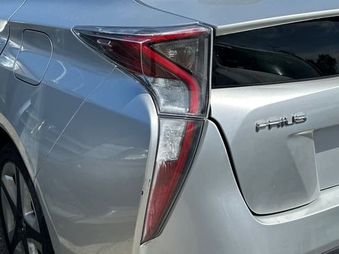Used 2016 Toyota Prius Three Touring FWD image 20