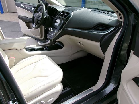 Used 2017 Lincoln MKC Reserve w/ Lincoln MKC Climate Package image 12