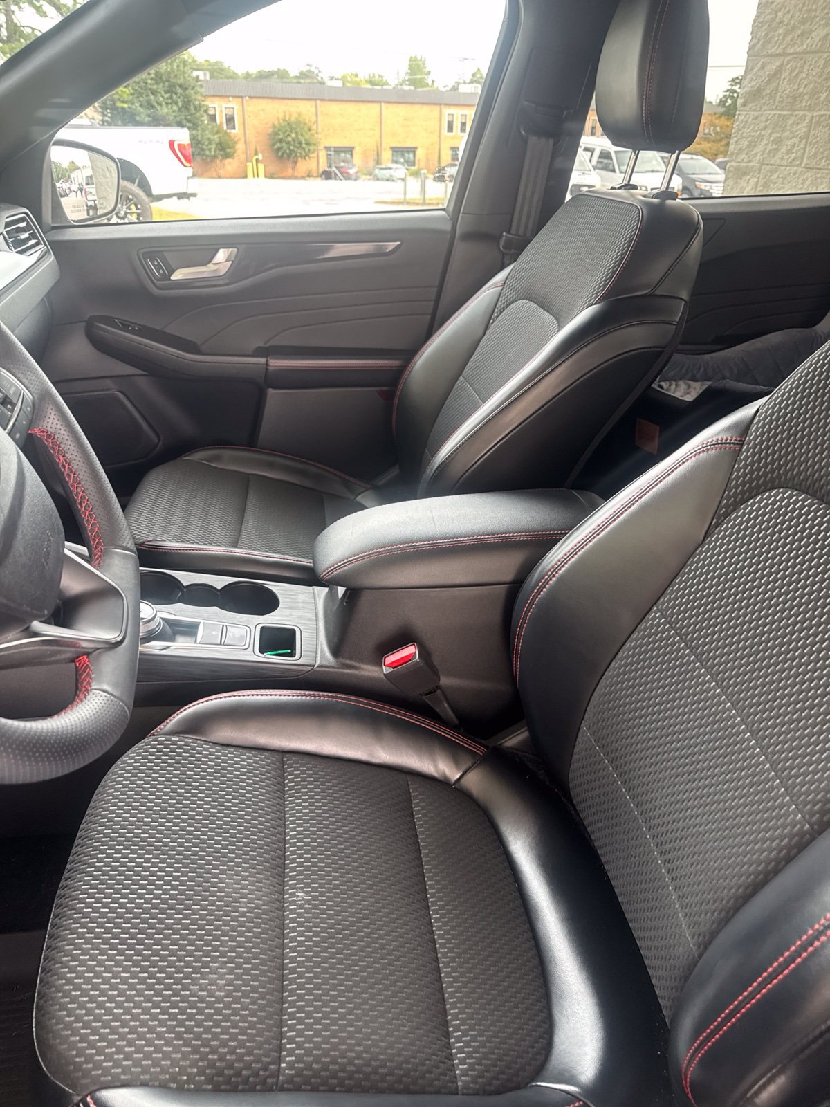 Used 2024 Ford Escape ST-Line w/ Tech Pack #1 FWD image 5