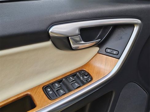 Used 2017 Volvo XC60 T5 Inscription w/ Advanced Package image 24