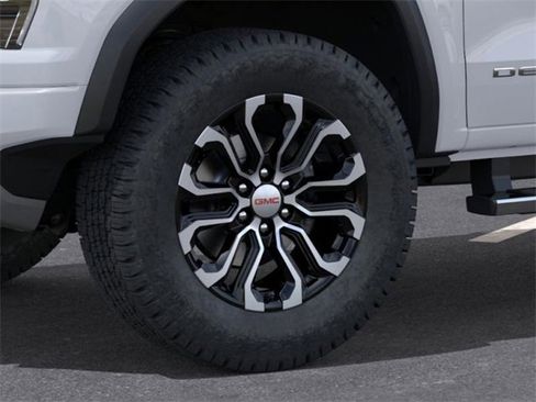 New 2026 GMC Canyon Denali image 9