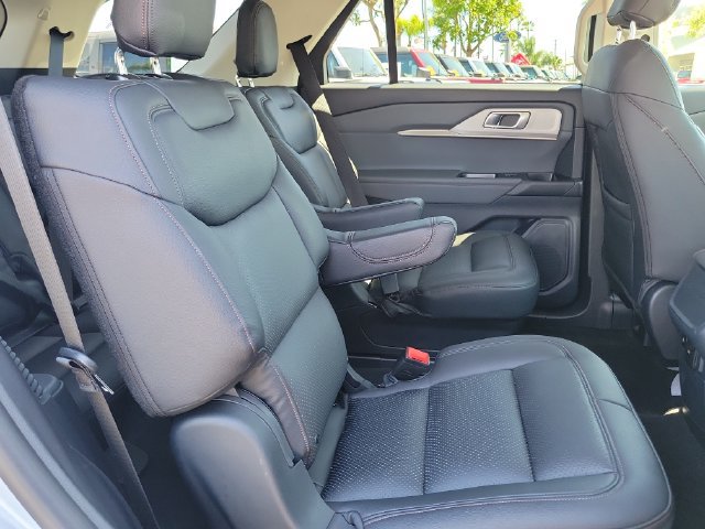 Used 2025 Ford Explorer Active RWD image 19