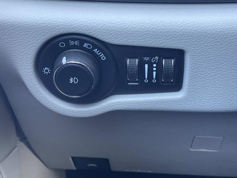 Used 2022 Chrysler Pacifica Limited image 34