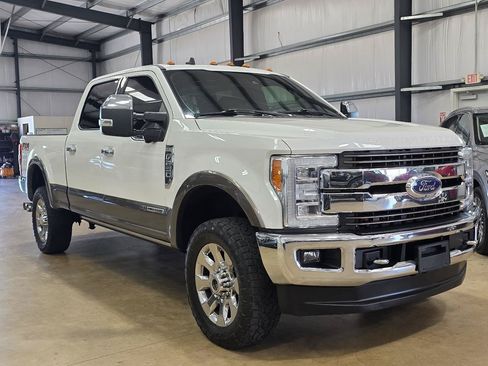 Used 2019 Ford F250 King Ranch w/ King Ranch Ultimate Package AWD/4WD image 3