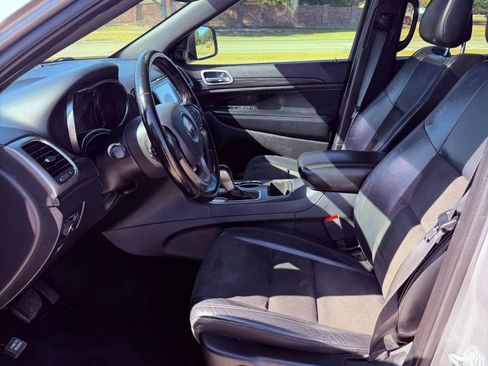 Used 2020 Jeep Grand Cherokee Altitude image 15