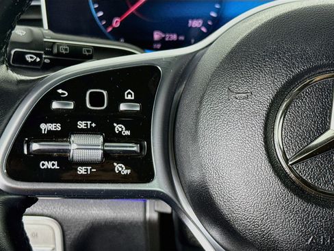 Used 2023 Mercedes-Benz GLE 350 w/ Premium Package image 11