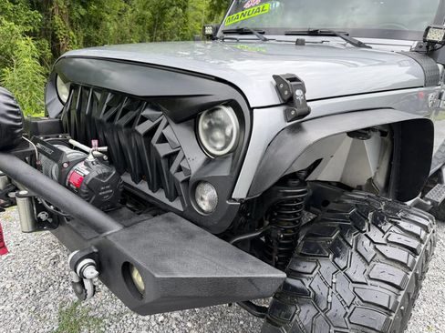 Used 2014 Jeep Wrangler Sport w/ Quick Order Package 23S AWD/4WD image 12