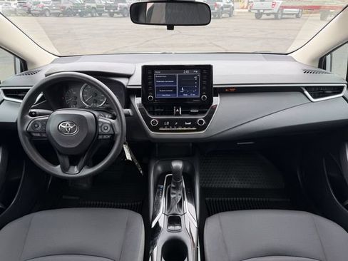 Used 2022 Toyota Corolla LE FWD image 16