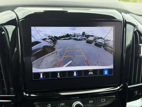 Used 2023 Chevrolet Traverse Premier FWD image 23