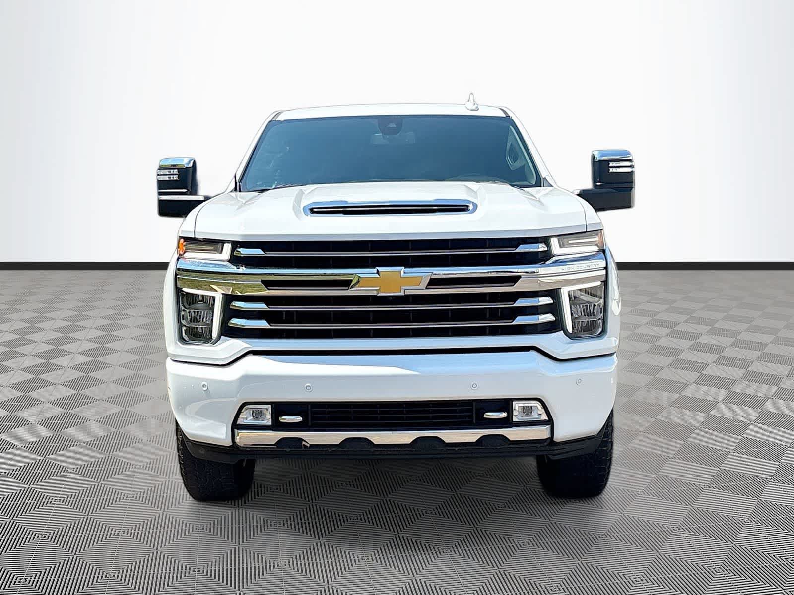 Used 2022 Chevrolet Silverado 2500 High Country w/ Safety Package II AWD/4WD image 2