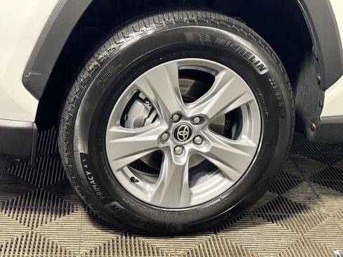 Used 2025 Toyota RAV4 XLE AWD/4WD image 12