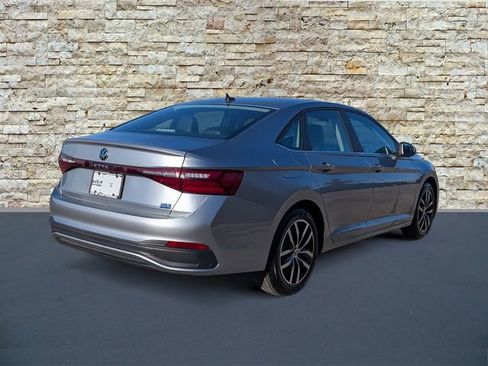 Used 2025 Volkswagen Jetta SE image 7