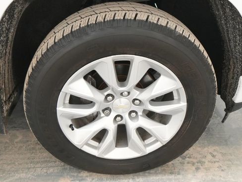 Used 2020 Chevrolet Silverado 1500 Custom w/ Custom Value Package image 11