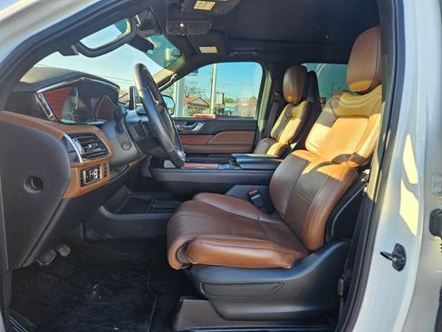 Used 2024 Lincoln Navigator Reserve image 6