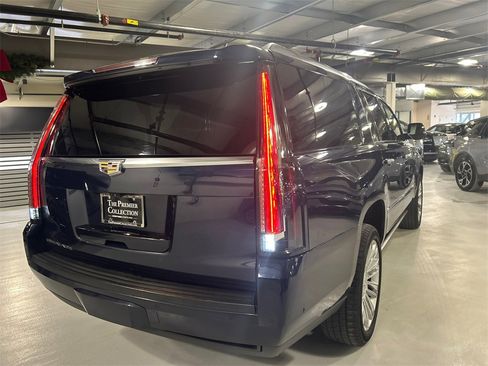 Used 2017 Cadillac Escalade ESV Platinum image 2