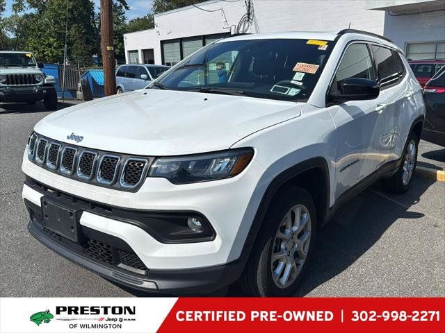 Certified 2023 Jeep Compass Latitude w/ Sun and Sound Group AWD/4WD image 1