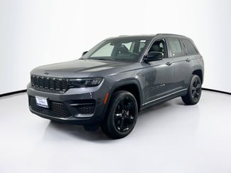 Used 2022 Jeep Grand Cherokee Altitude video 1