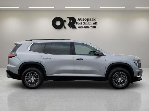 Used 2025 GMC Acadia Elevation image 6