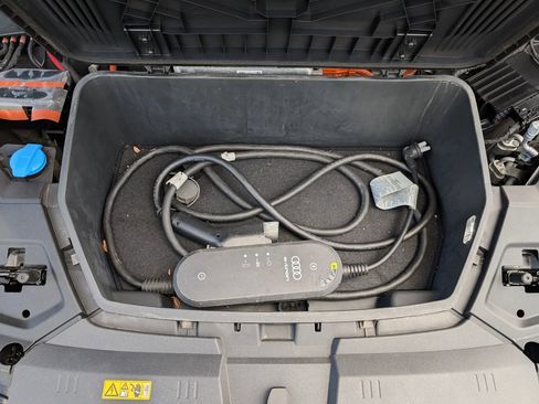 Used 2021 Audi e-tron Premium w/ Towing Package image 82