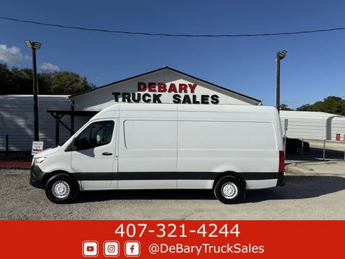 Used 2019 Freightliner Sprinter 170 image 4
