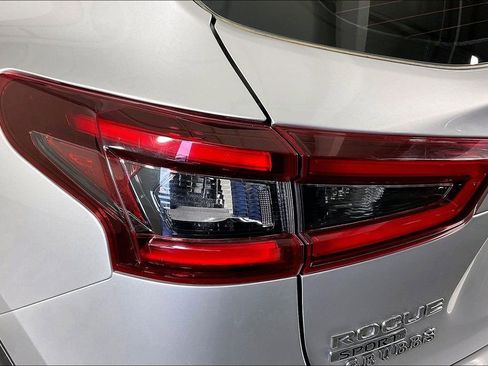 Used 2022 Nissan Rogue Sport S image 39