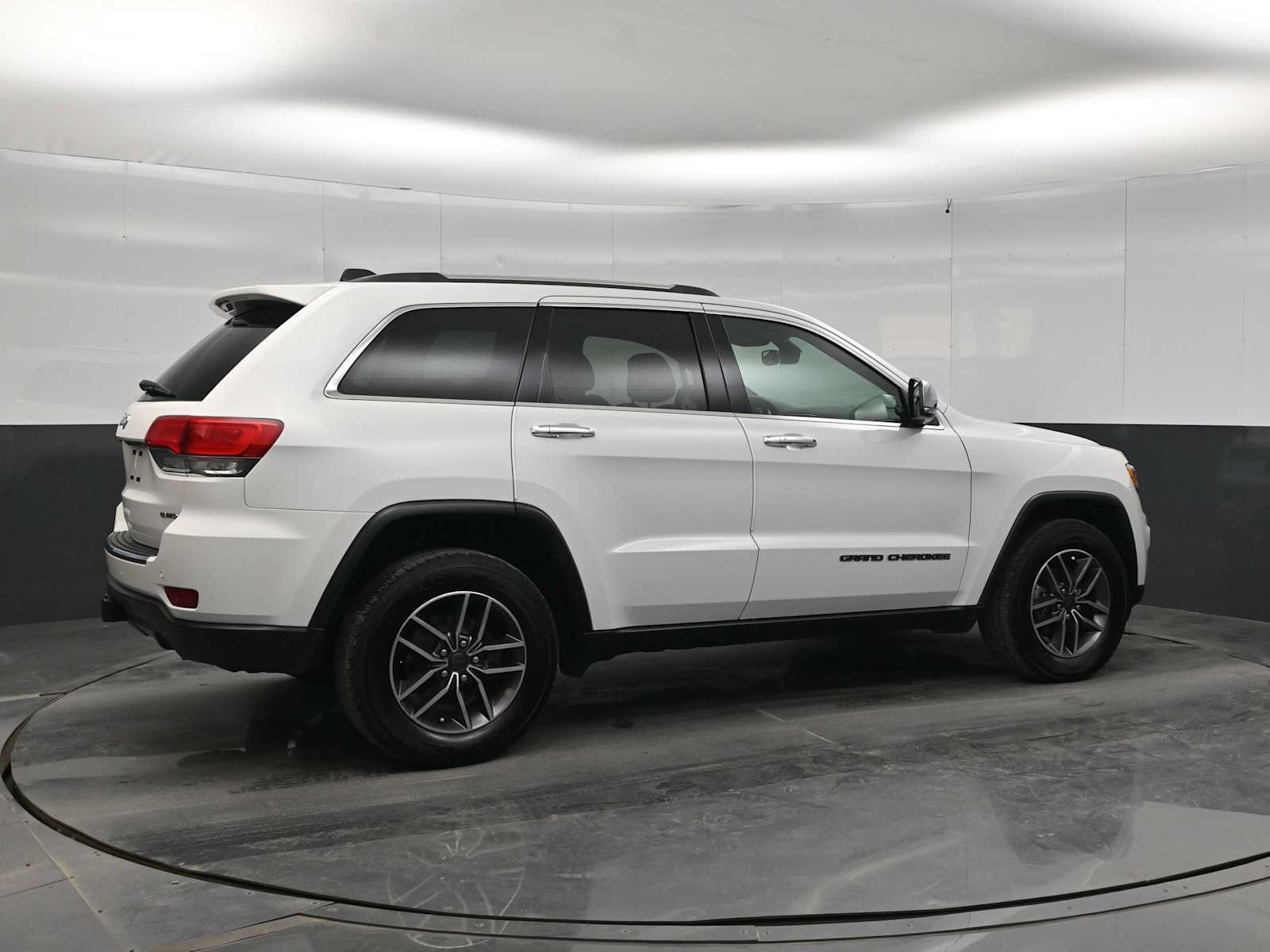 Used 2019 Jeep Grand Cherokee Limited w/ Trailer Tow Group IV AWD/4WD image 7