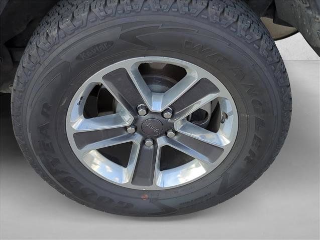 Used 2022 Jeep Wrangler Unlimited Sahara w/ Cold Weather Group AWD/4WD image 24