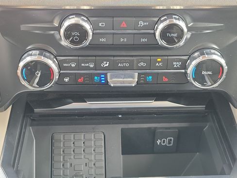 New 2026 Ford F350 Platinum w/ Platinum Plus Package AWD/4WD image 28