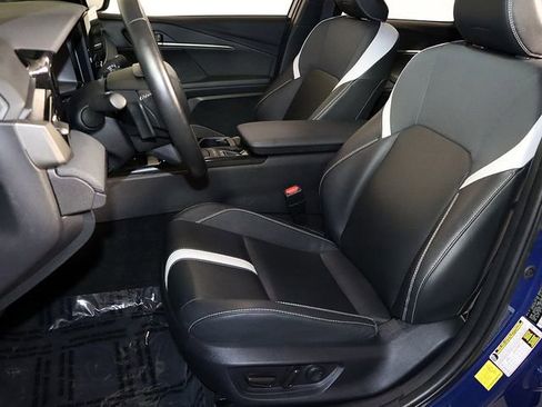 Used 2025 Toyota Camry SE image 4