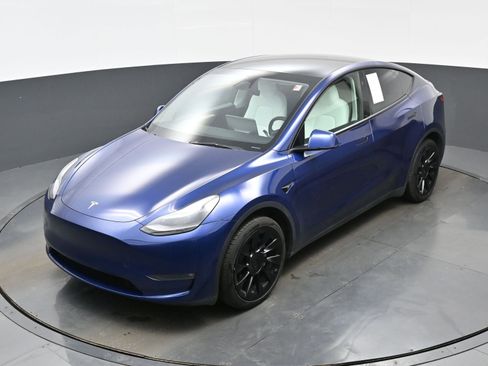 Used 2023 Tesla Model Y Long Range image 32