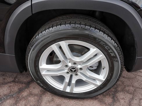 Used 2023 Mercedes-Benz GLB 250 4MATIC w/ Premium Package image 7