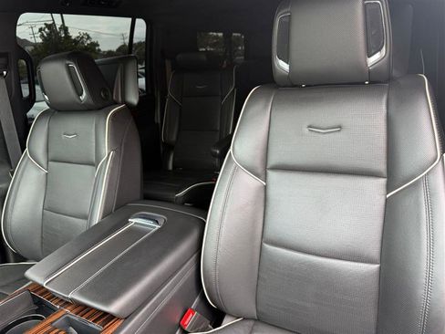 Used 2021 Cadillac Escalade ESV Premium Luxury AWD/4WD image 11