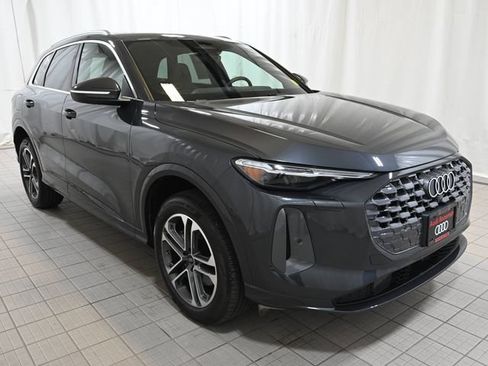 Used 2025 Audi Q5 Premium Plus w/ Premium Plus AWD/4WD image 16