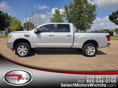 Used 2016 Nissan Titan SL RWD image 1