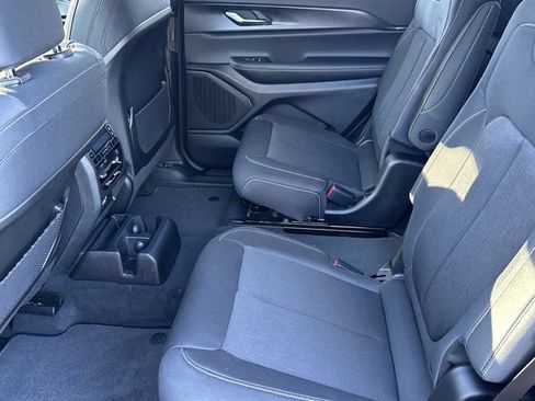 New 2025 Jeep Grand Cherokee L Laredo image 19