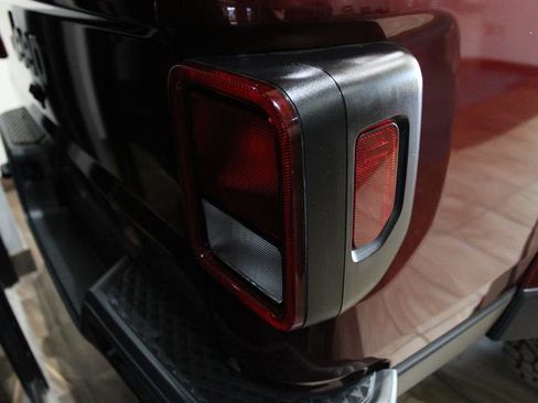 Used 2021 Jeep Gladiator Sport AWD/4WD image 12